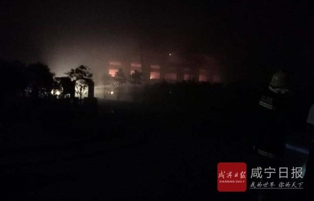 快讯:咸宁高新区一药厂火灾 暂无人员伤亡