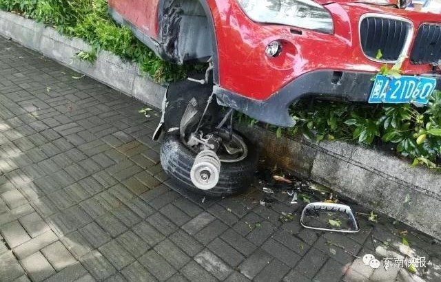 Ů���ﹲ������������ײ������