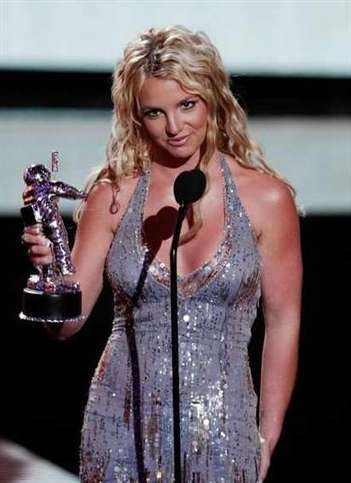 布兰妮不穿内裤露私处 布兰妮糜烂私生活曝光