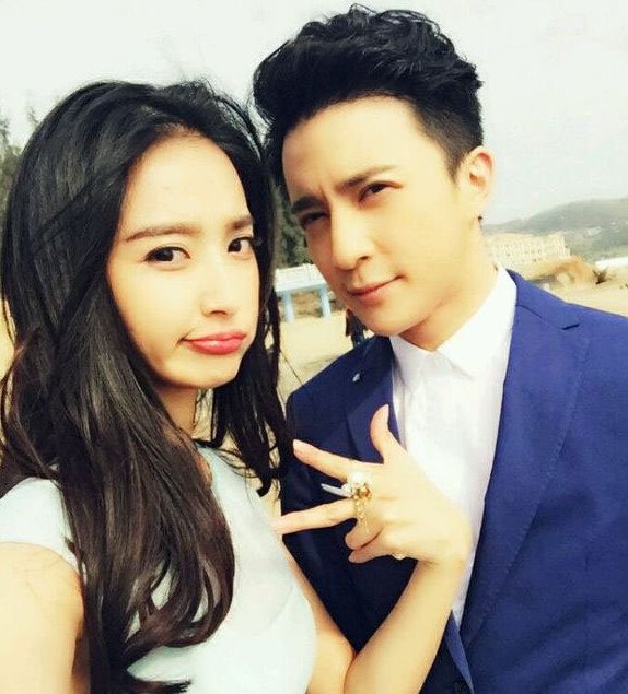 薛之谦与前妻晒照复合 微博发言愿再爱一次