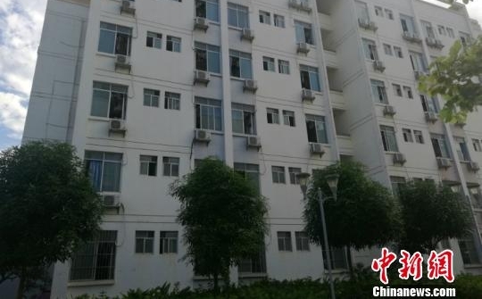 ����һ��ѧ��Ӧ���ᴰ�����ùҴ�������������