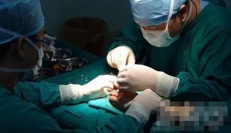 医院不是酒店,护士不是服务员,医生也不是厨子,除非你把自己看成一盘菜~!