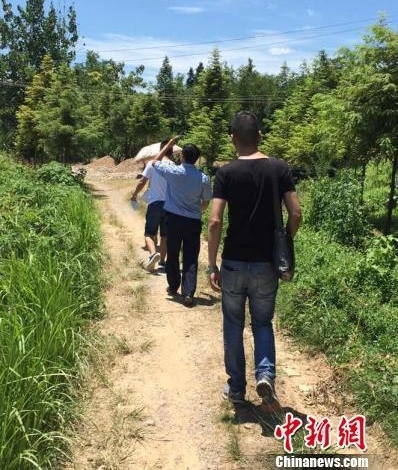 22年前为抢劫杀4人 两名犯罪嫌疑人涉抢劫罪被批捕