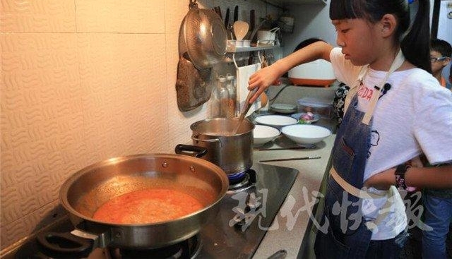 10��С���￪��ʳ��ѵ�࣬�����ĳ����ϷǶ���ó�