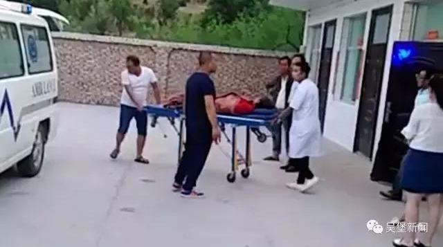 脱贫故事:吴堡真心帮扶解危难 村民答谢送锦旗