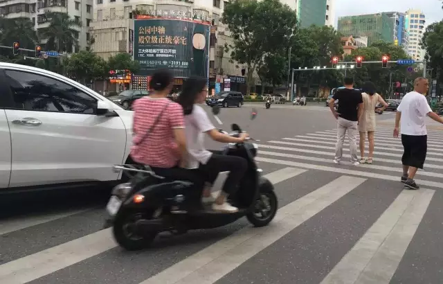 ï��ʵʩ�糵���ƣ��Ƿ��ܾ�������������֤��·�ľ�˼��