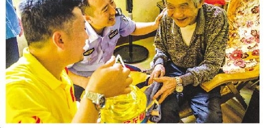“@狮城苍狼”蔡海炳::孤胆英雄华丽转身霸气博主