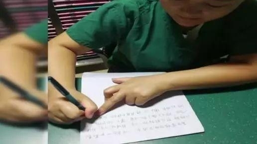 12Сʱ3��ֽ������һ����ʿ��������衱˳������