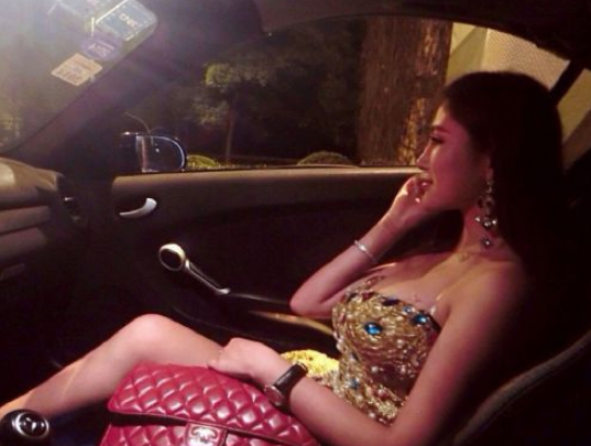 外围女嫩模被曝做六男小三 下体全裸堪称小三界霸主