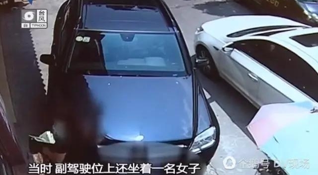 �ɷ�һ�����Ž�������ѹ��������ʱ����������һ����Ů��