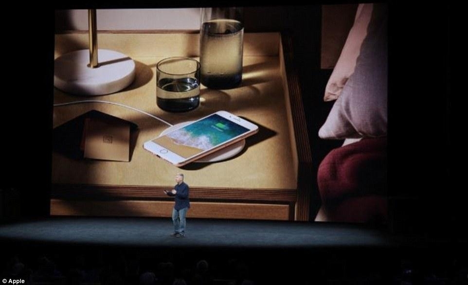 万众瞩目!苹果召开新品发布会 iPhone X再创价格新高