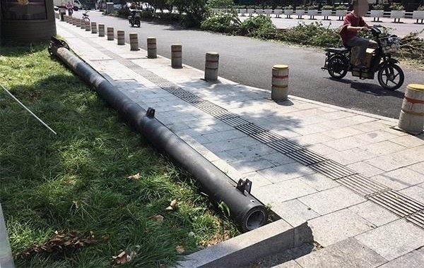 ���纼��һ��������ײ�ϵ��߸ˣ��������ˣ�˾����������