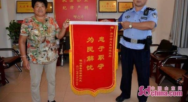 旅客大意遗忘行李 济宁铁警站车联动速找回