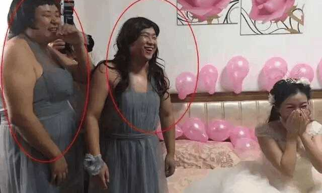结婚现场两位伴娘把伴郎给吓跑了,整场婚礼全让伴娘占了风头!
