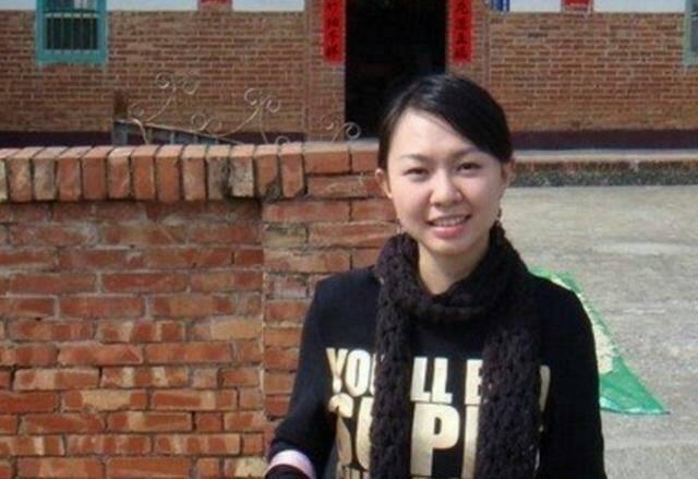 36岁卓依婷的近照,大家觉得美吗?