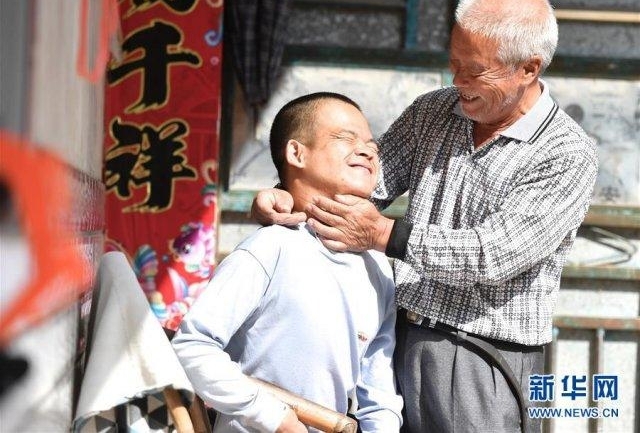 “来到身边就是缘分,有我一口就有他一口”