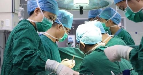 ���ӽ����ճɡ����ա�������ҽԺ��ҹ14Сʱ��ս�����ըҩ����