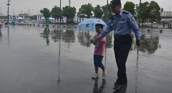 亲子健康跑 孩子跑丢了!多亏这些好蜀黍