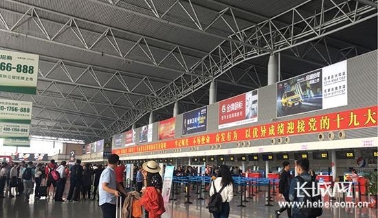 眼镜男敲门自称小区统一安防盗器 业主惨被骗