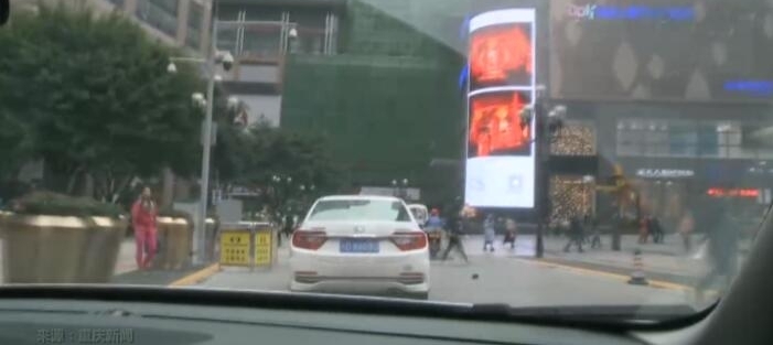 ��֮���죡����ο�ͣ������·�Ҳ��ų��� �񾯿�������ҹ��ͬѰ��
