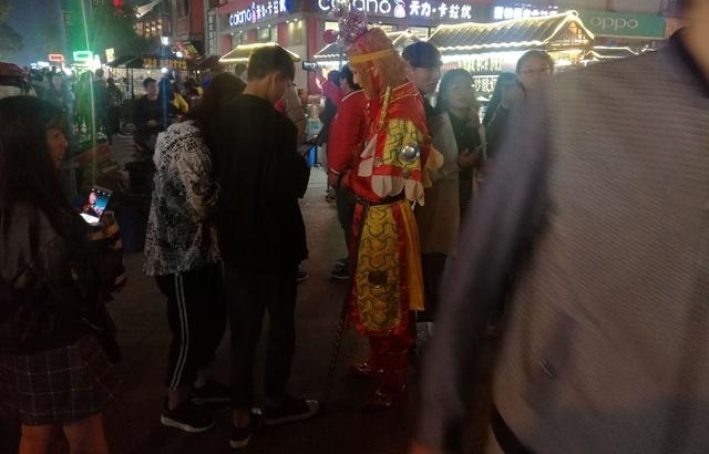��¥�㳡�硰����ա���ʳ�ͺ�Ӱ ����΢�Ÿ���ÿ�������ǧԪ