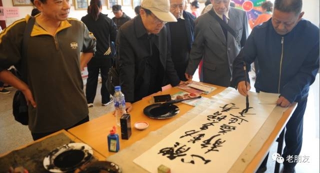 《老朋友》献礼~“老戏骨”唱戏~重阳戏曲嘉年华满堂华彩圆满落幕【山东商报】