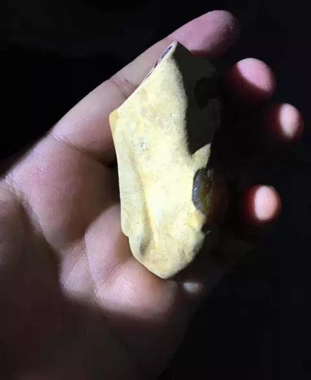 不一样的翡翠原石,结果被雕刻师玩出不一样的效果,雕刻师真会玩