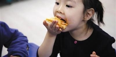 聚焦北京校园供餐管理:校医每天中午亲自试吃把关