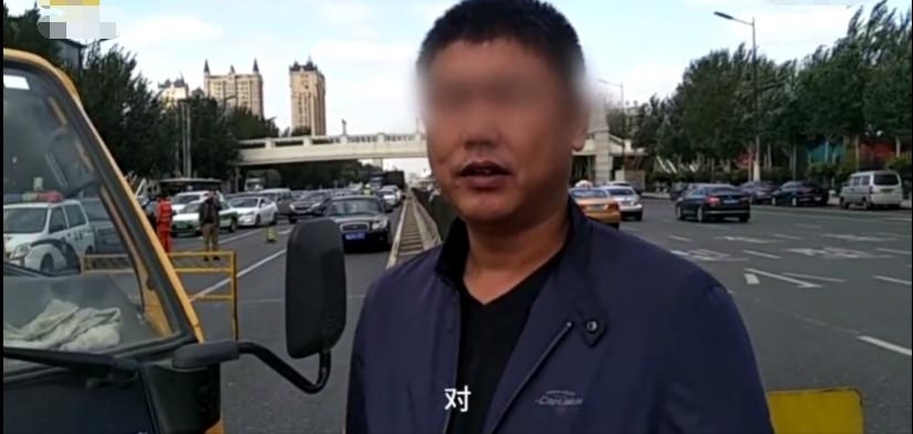 等红灯路面塌陷,500万劳斯莱斯入坑
