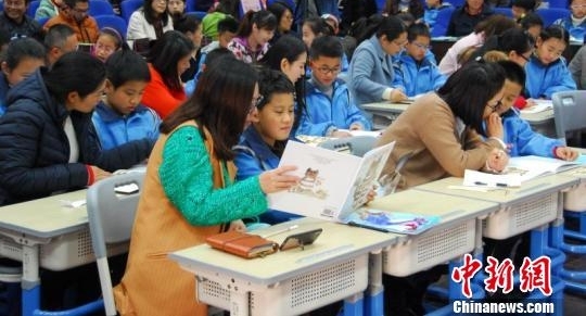 浙江杭州实践“家校共育” 成联系亲子关系“平衡器”