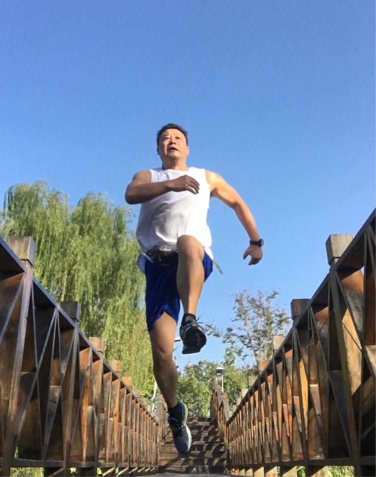 当代水墨画名家郑忠的艺术之路艺术家行吟之八