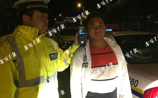 玉林一司机酒后开车还挑衅交警“怎么不来查我啊”