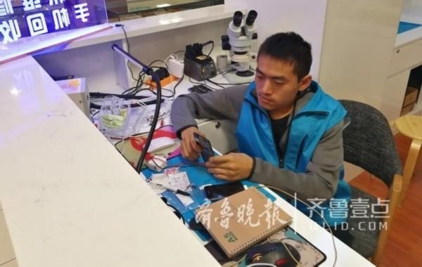90��м�С�����ѧ�ֻ�ά�ޣ�Ϊ�˰������ô�ƴ