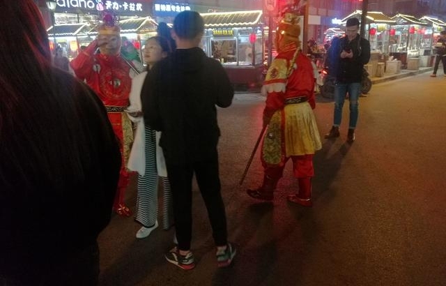 ��¥�㳡�硰����ա���ʳ�ͺ�Ӱ ����΢�Ÿ���ÿ�������ǧԪ