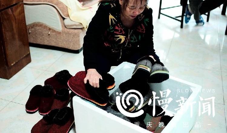 大足这位妈妈12年坚持缝鞋垫,从不卖钱只送边防战士,背后的故事戳人泪点……