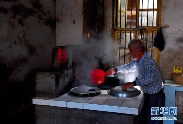 “来到身边就是缘分,有我一口就有他一口”