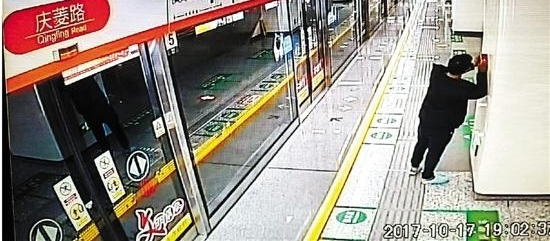 ��������水�µ�������ͣ����ť