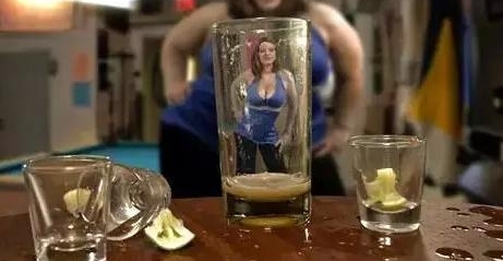 �����Ů֮��ֻ��һ���Ƶľ��룬�����㿴��