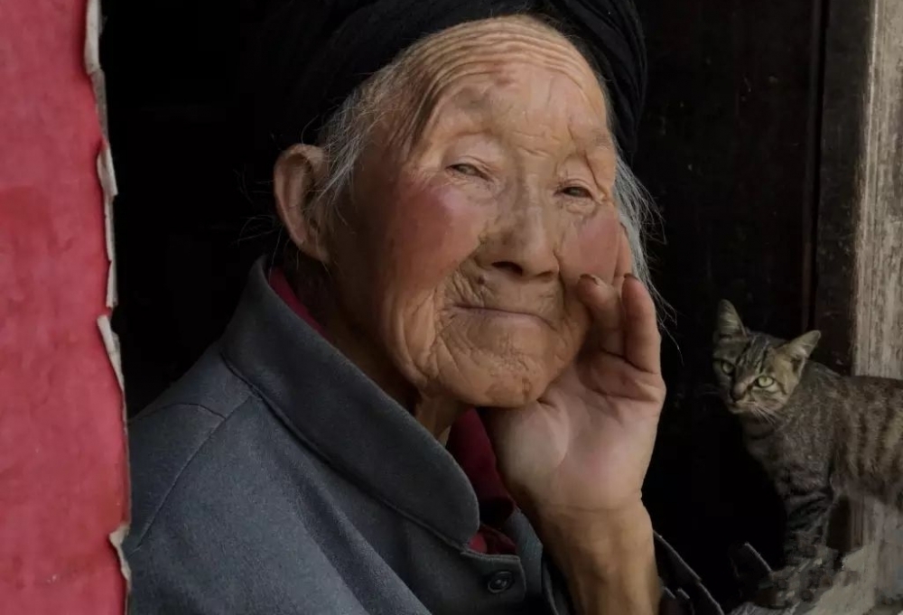 八旬老人苦等恋人六十余年,却没能等回他的消息