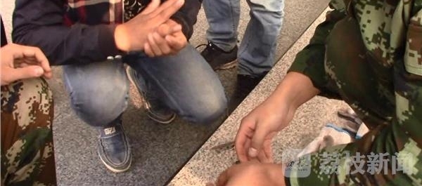 ������ָ����ָ��ҧ��ס ���Ƹ����������Ʋ��Ԯ