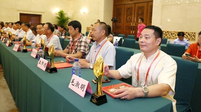 �鷨��ë������Ʒ����