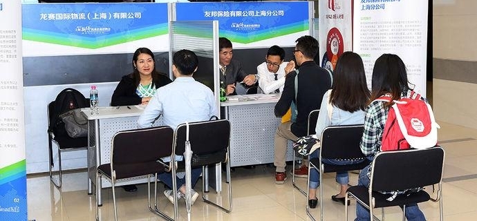 ��ѧ������ҵ����ǵĹ������ⳡ��Ƹ��������