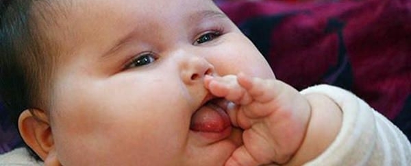 ����600����и�����40���ŮӤ���ڳ������˶�������
