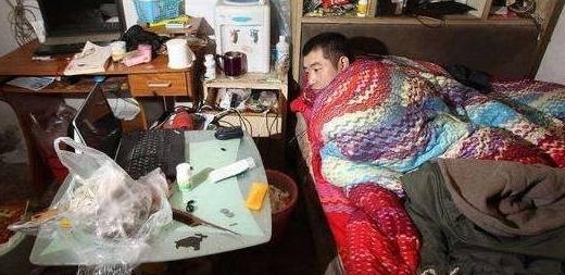 丈夫瘫痪在床,妻子无情抛弃他:废物一个 连夫妻生活都过不了