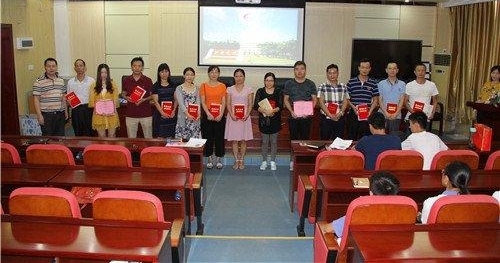 �üҳ��ص�ѧ��ʱ�������ڰ��������ѧ����У԰