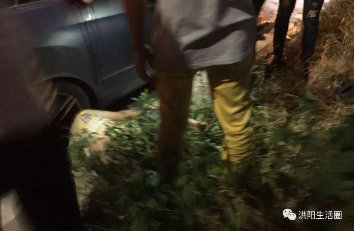 ���磡����ĳ�ز��ҳ���2��1�ˣ�Ů�ӱ�ײ�����ڳ���