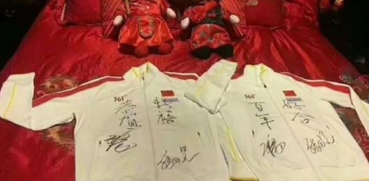 富商请来八抬大轿举办豪华婚礼,豪车堪称车展,还有直升机助阵