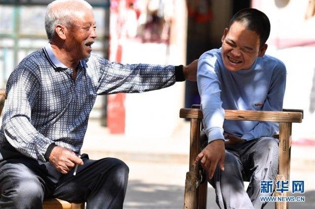 “来到身边就是缘分,有我一口就有他一口”
