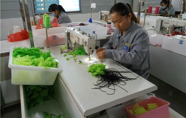 网聚河南扶贫新变化 扶贫车间开在家门口,就业、顾家两不误