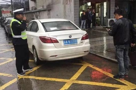 �Ͼ����������֤�������Ƴ� ��208���ع�δ����